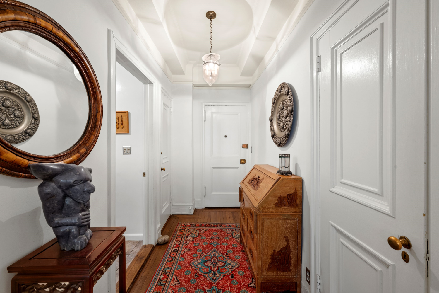 444 East 57th Street, Unit 5B Manhattan, NY 10022 - Photo 9 of 12 a front view of a house with garden