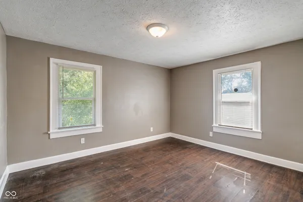 $1,500 | 717 North Grant Avenue, Indianapolis, IN 46201