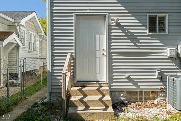 $1,500 | 717 North Grant Avenue, Indianapolis, IN 46201