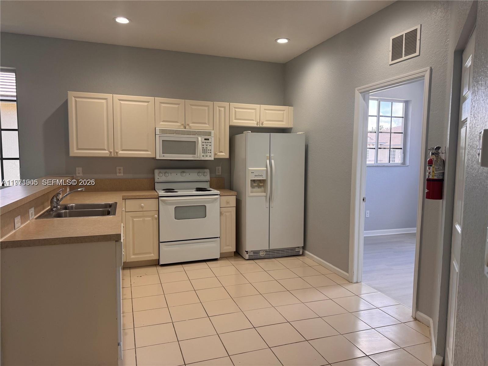 1969 Freeport Drive, Unit 1969 Riviera Beach, FL 33404 - Photo 4 of 11