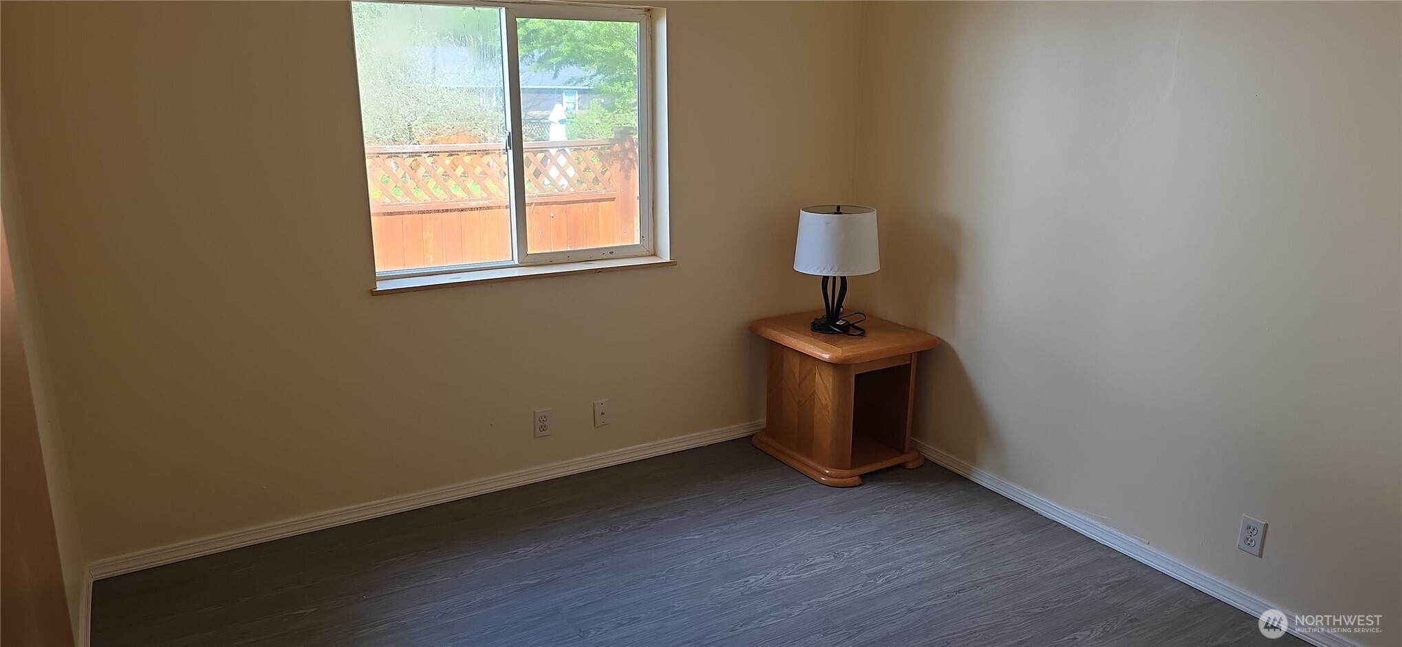 6164 Cedar Lane Maple Falls, WA 98266 - Photo 13 of 15 an empty room with a window