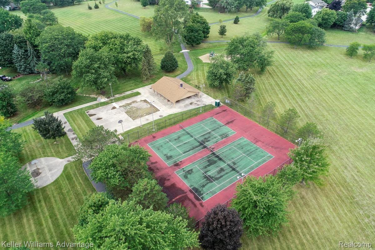 35984 Charter Crest Road Farmington, MI 48335 - Photo 37 of 39 DJI_0119.jpg