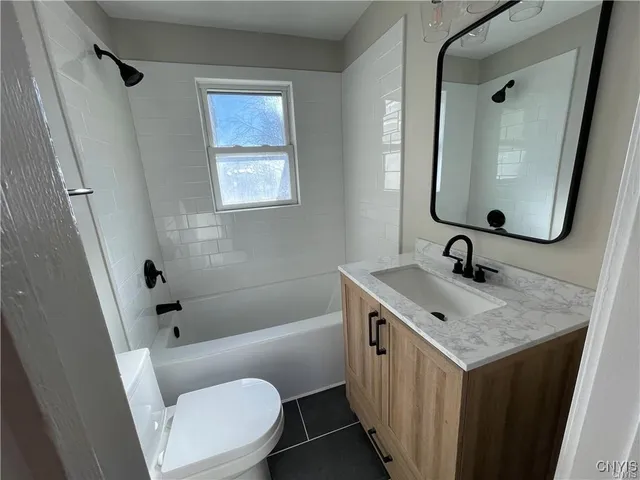 $1,600 | 4900 Bear Road, Clay, NY 13088