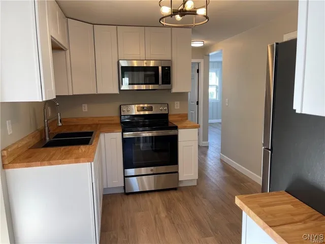 $1,600 | 4900 Bear Road, Clay, NY 13088