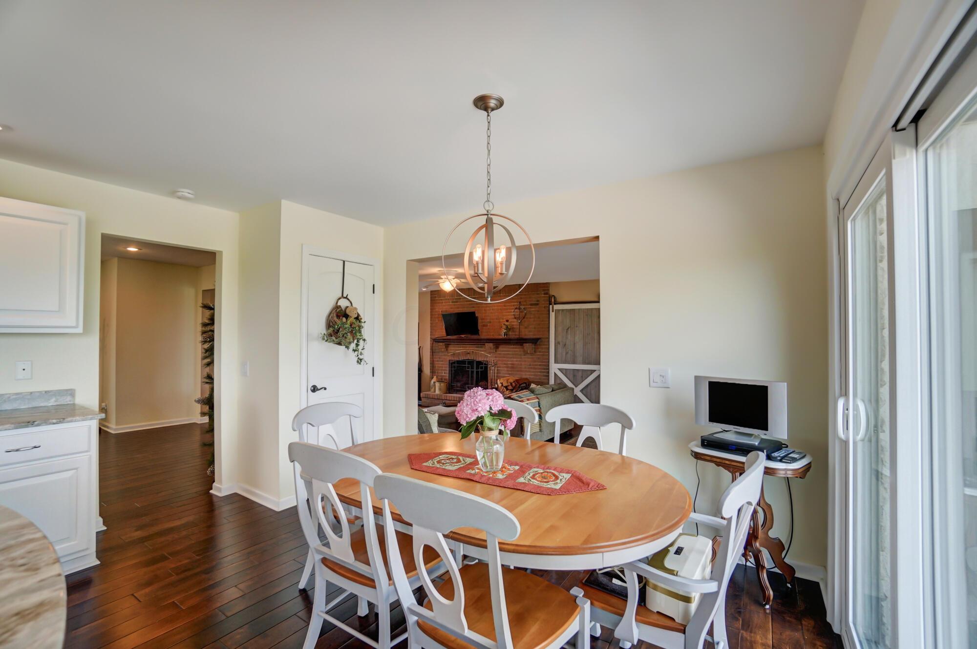 2100 Old Columbus Road London, OH 43140 - Photo 22 of 92 Eating Space