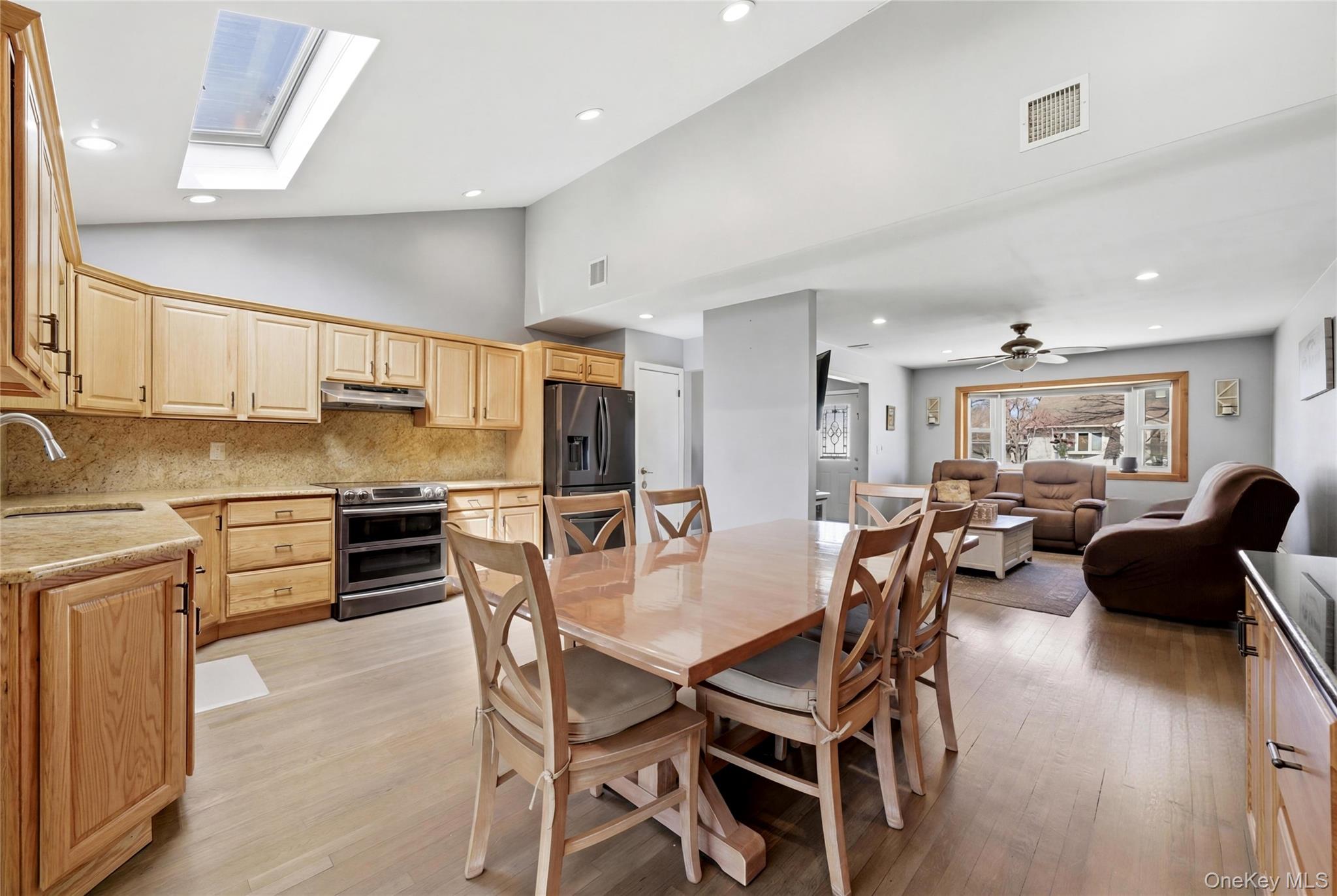 32 46th Street Islip, NY 11751 - Photo 11 of 43