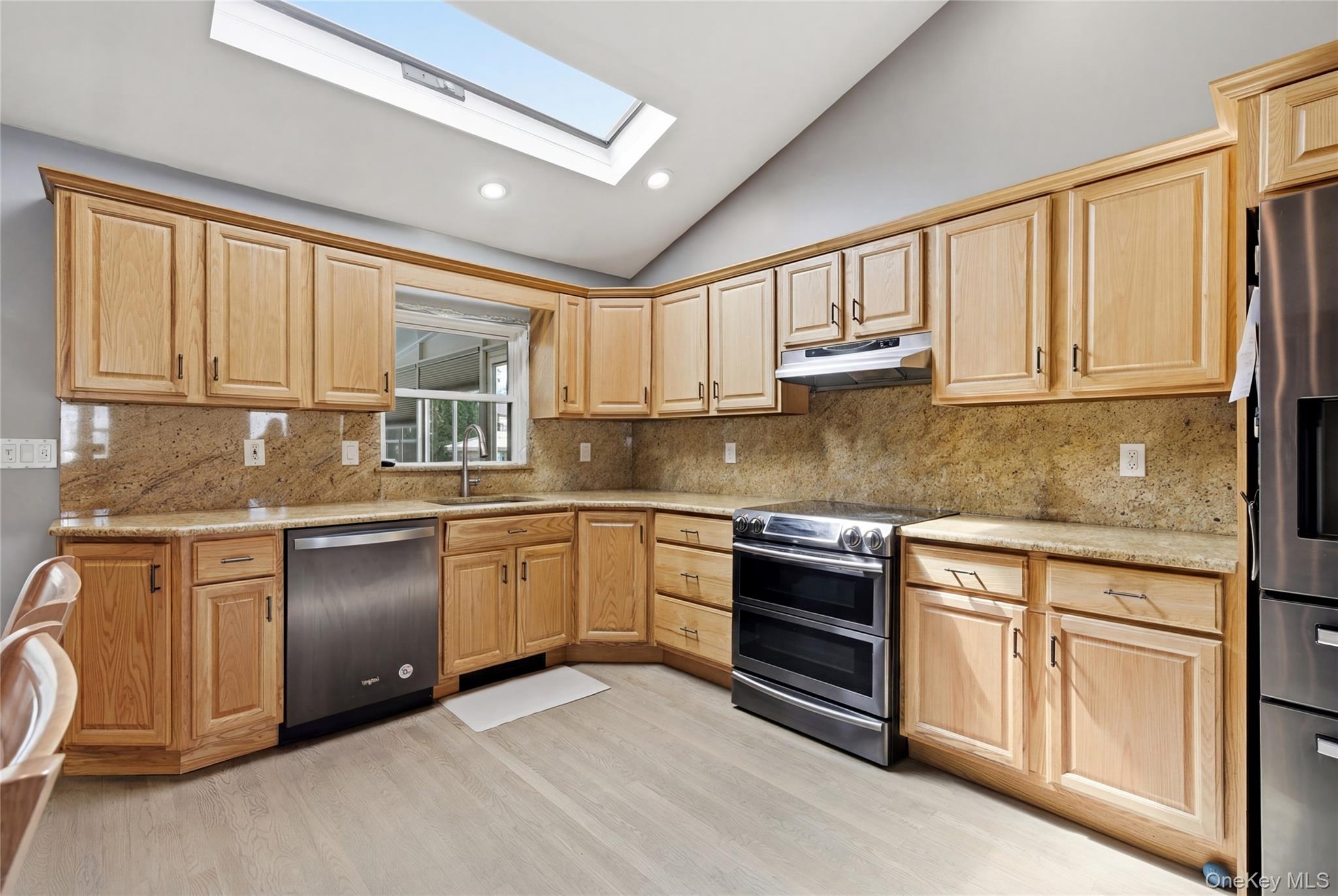 32 46th Street Islip, NY 11751 - Photo 12 of 43