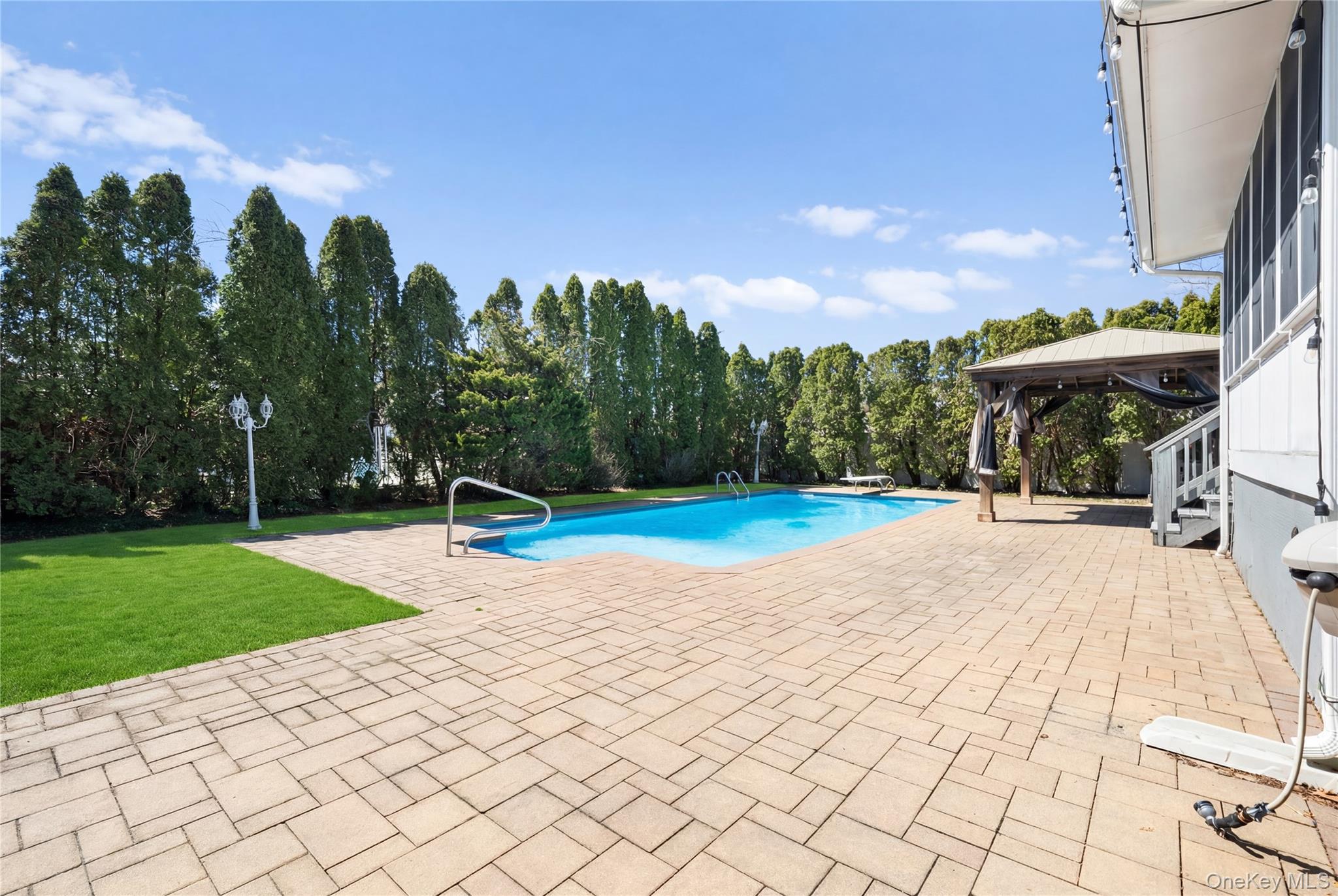 32 46th Street Islip, NY 11751 - Photo 31 of 43