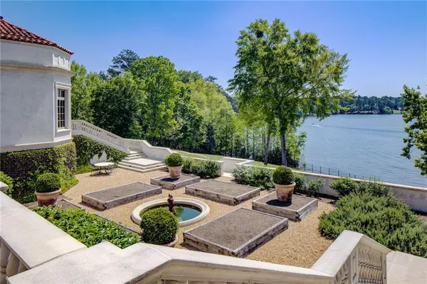 $10,000,000 | 1405 Big Eddy Court, Columbus, GA 31904