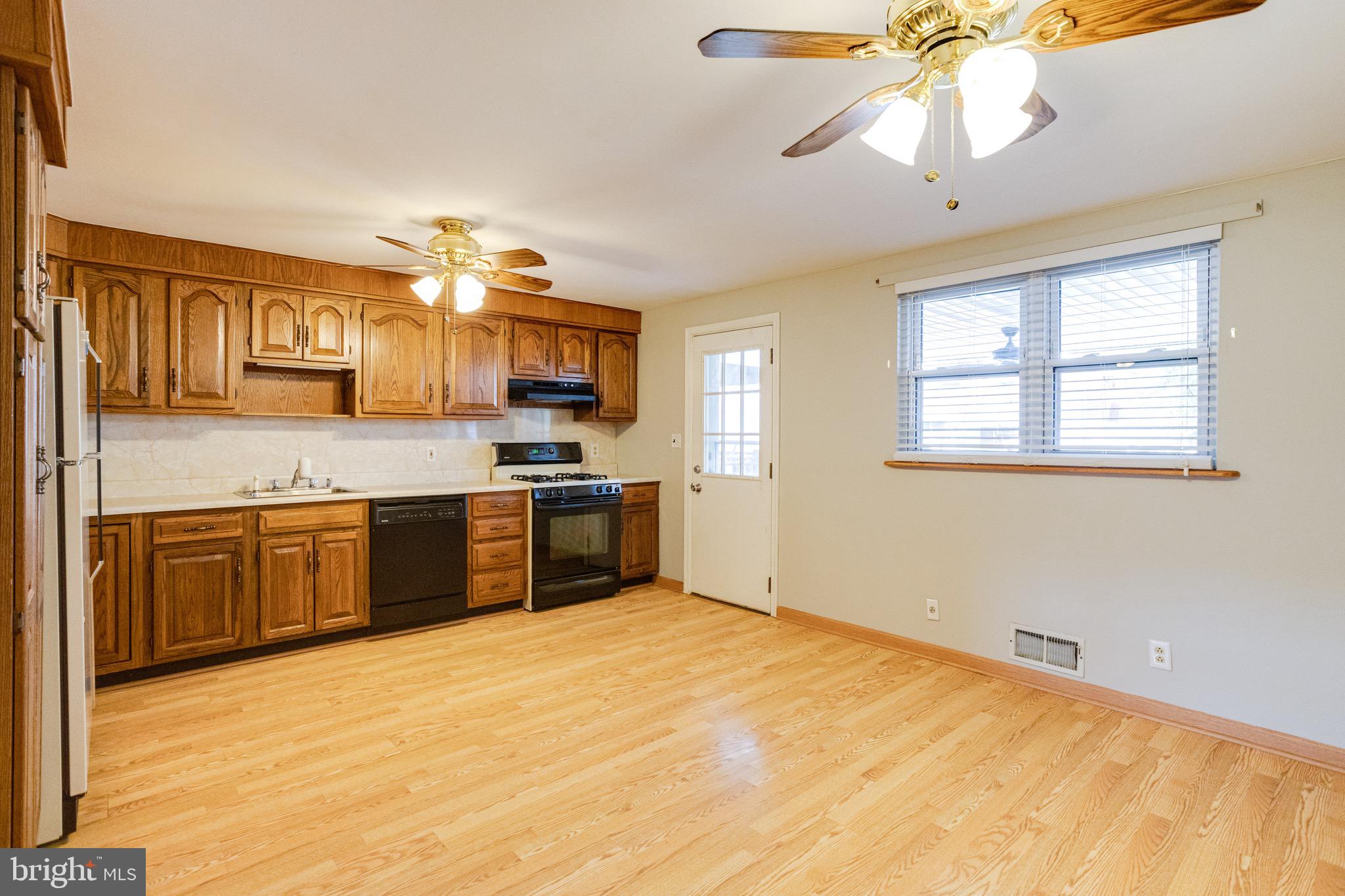 7852 Kentley Road Baltimore, MD 21222 - Photo 14 of 54