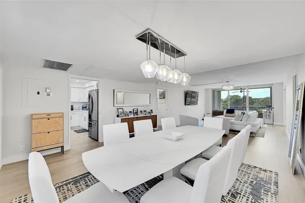 $359,000 | 555 Oaks Lane, Unit 311, Pompano Beach, FL 33069
