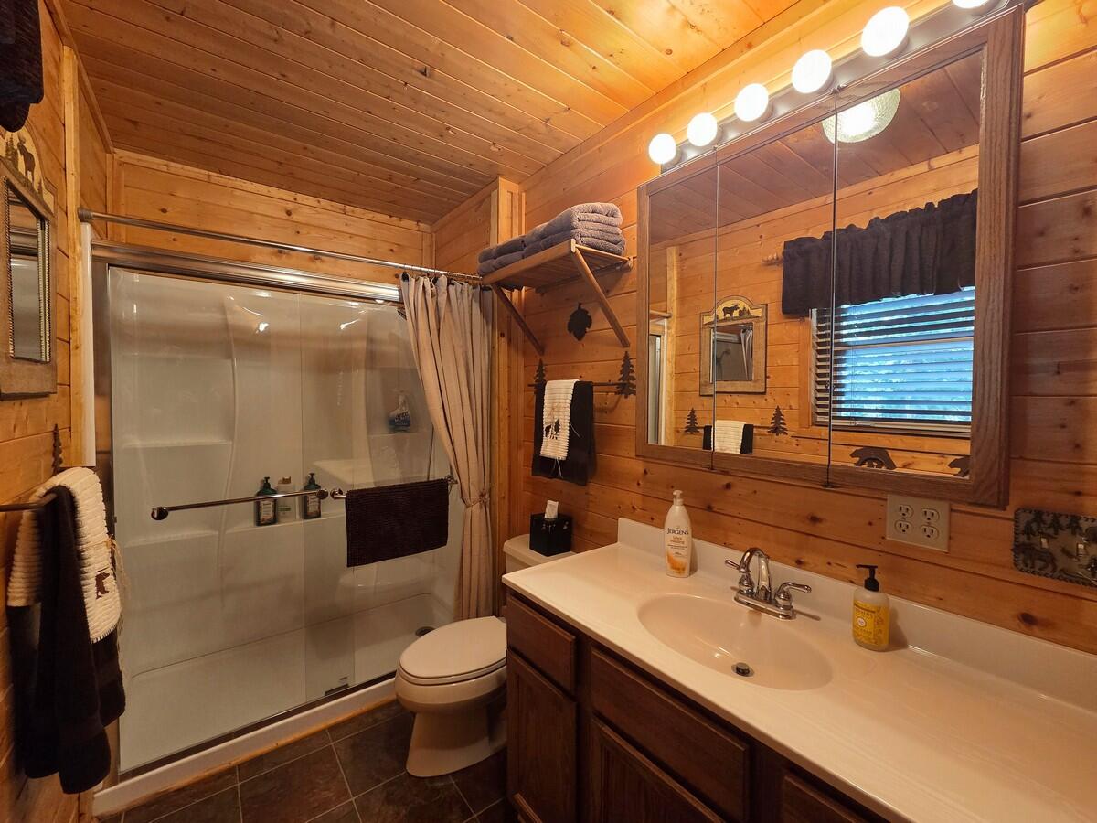 95 East Rim Road Duck Creek Village, UT 84762 - Photo 12 of 49 Main Floor Bathroom