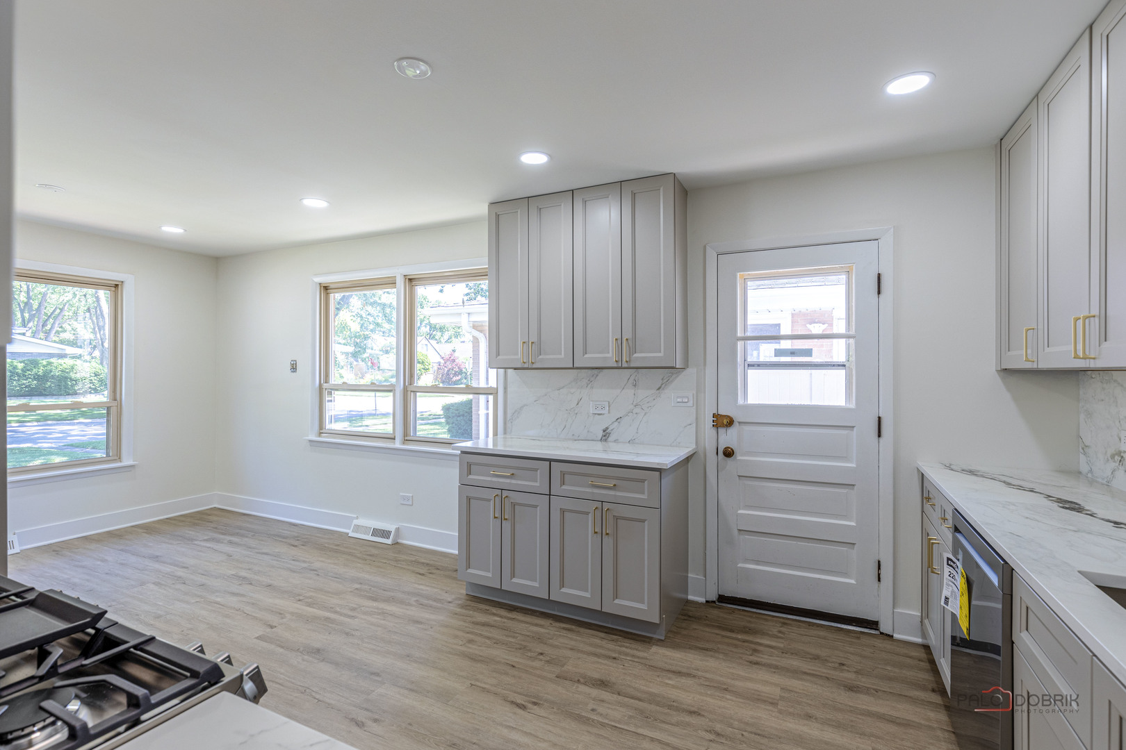308 Wheeling Avenue Wheeling, IL 60090 - Photo 11 of 20
