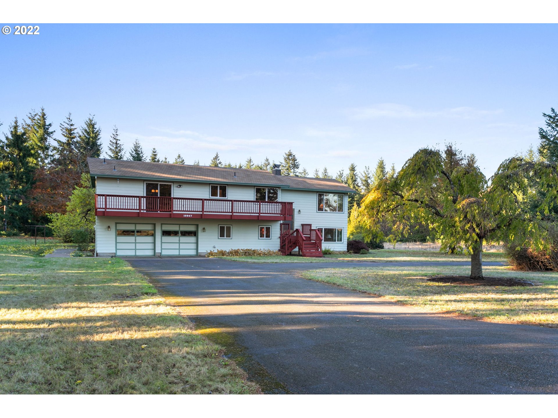 10947 Beutel Road Oregon City, OR 97045 - Photo 1 of 30 Gallery Image 1