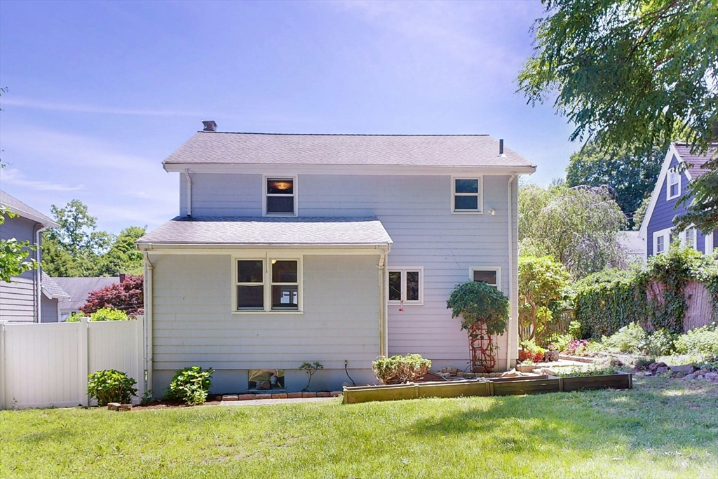 29 Buckingham Road Milton, MA 02186 - Photo 3 of 28