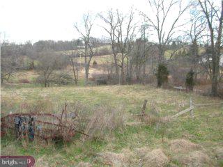 621 Walnut Road Reading, PA 19606 - Photo 3 of 6 Gallery Image 3