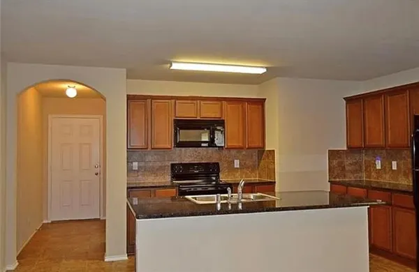 $1,995 | 1048 Churchill Drive, Princeton, TX 75407
