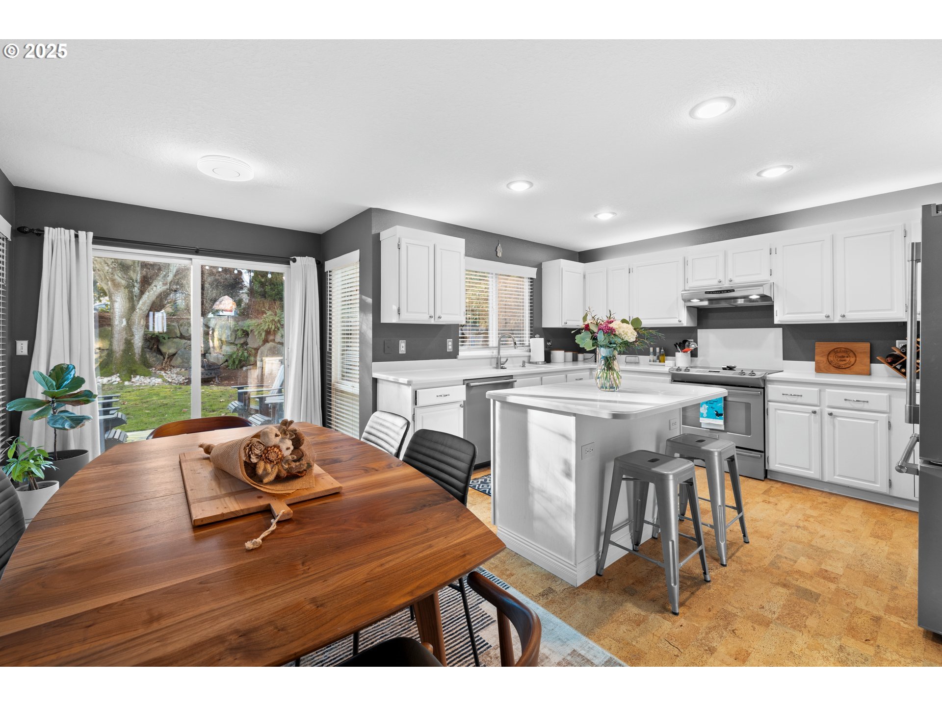 11305 Southwest Pintail Loop Beaverton, OR 97007 - Photo 11 of 37 Gallery Image 11