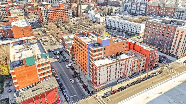 $325,000 | 3044 3rd Avenue, Unit 5G | Melrose