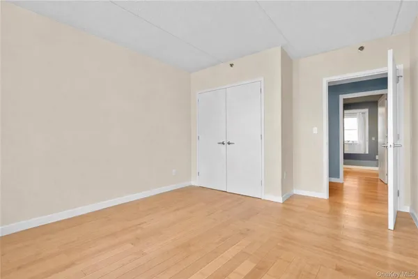 $325,000 | 3044 3rd Avenue, Unit 5G | Melrose