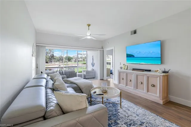 $4,200 | 555 Augusta Boulevard, Unit 31, Naples, FL 34113