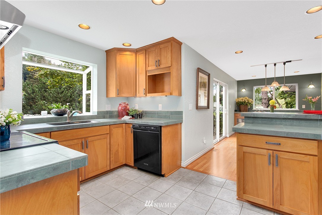11103 Northeast 174th Street Bothell, WA 98011 - Photo 12 of 25 Gallery Image 12
