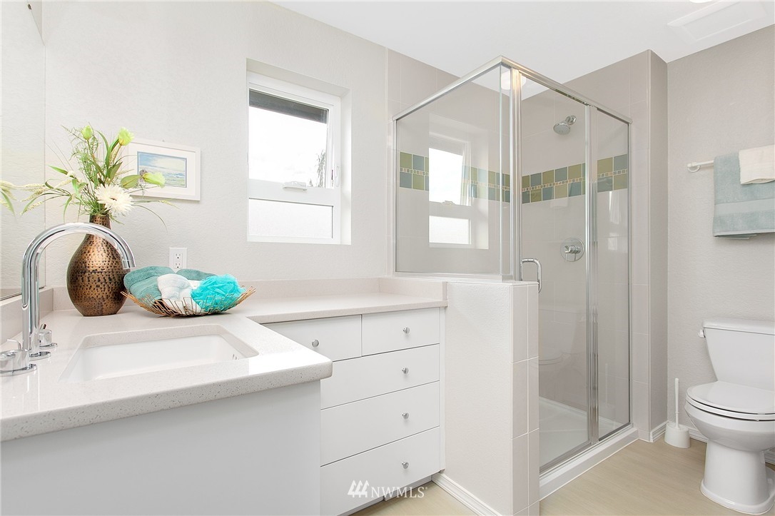 11103 Northeast 174th Street Bothell, WA 98011 - Photo 14 of 25 Gallery Image 14
