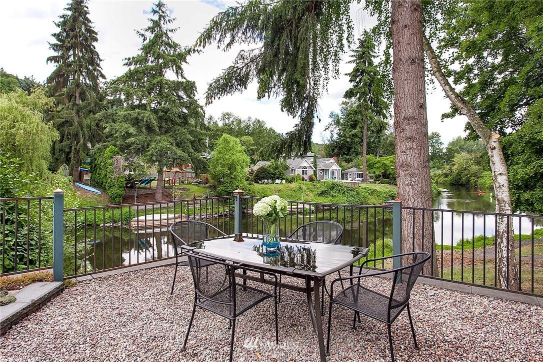 11103 Northeast 174th Street Bothell, WA 98011 - Photo 3 of 25 Gallery Image 3