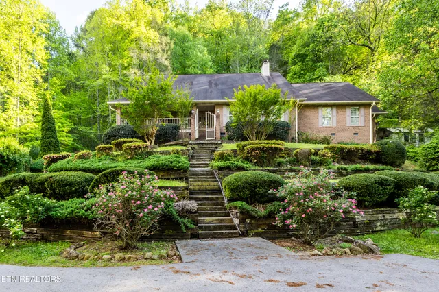 $899,999 | 3012 Roaring Creek Way, Sevierville, TN 37862