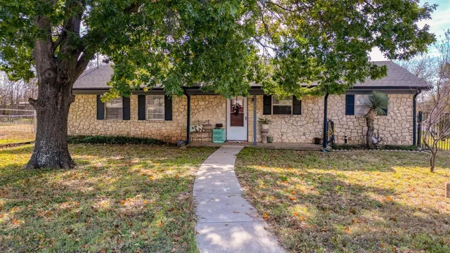$350,000 | 506 East Barton Street, Granbury, TX 76048