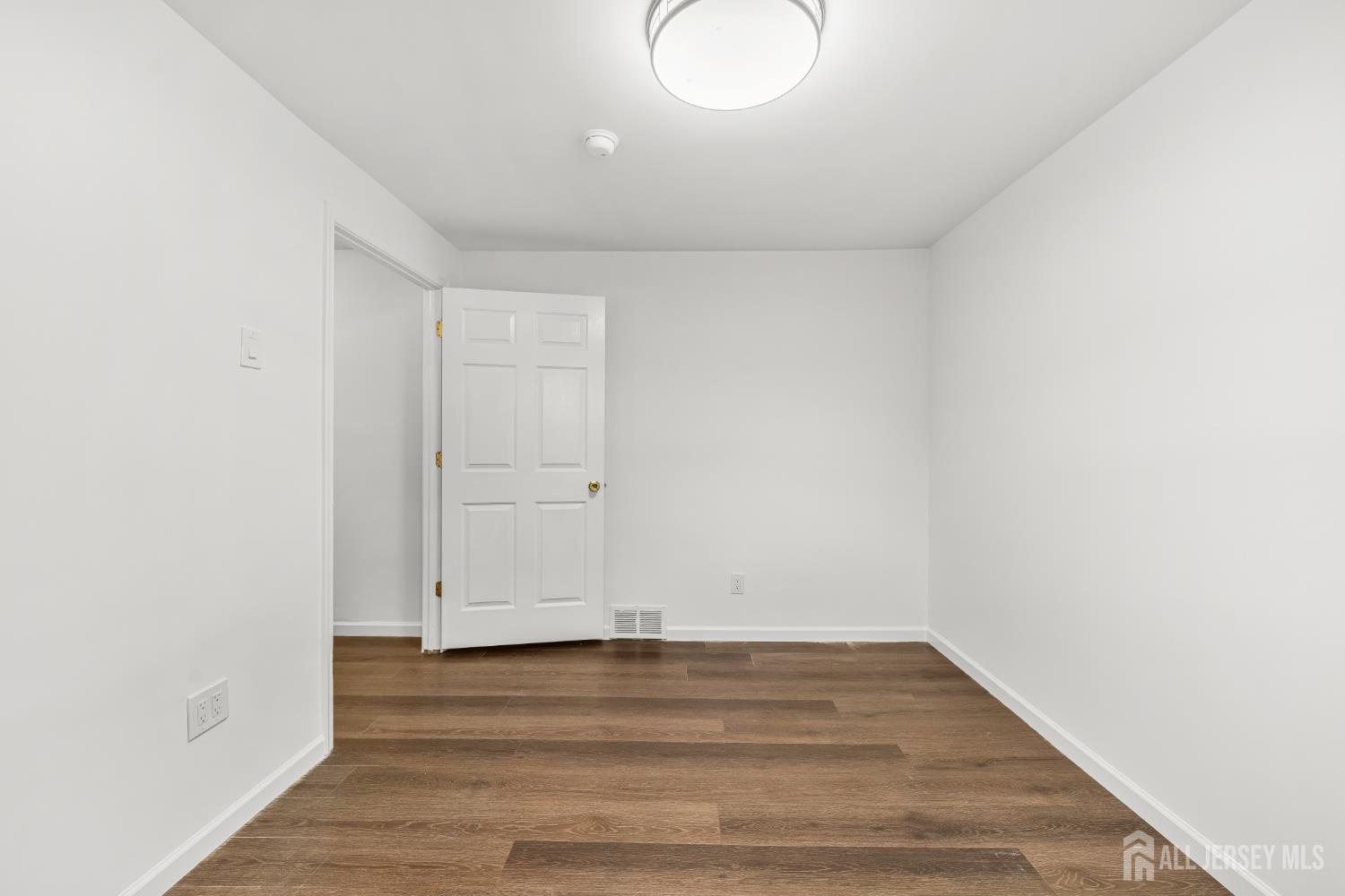 23 Longfield Road New Brunswick, NJ 08901 - Photo 44 of 50