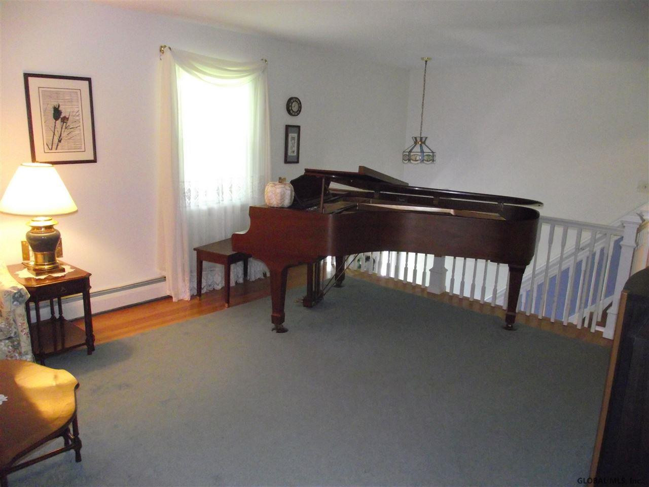 893 Randall Road Niskayuna, NY 12309 - Photo 5 of 23 Photo 5