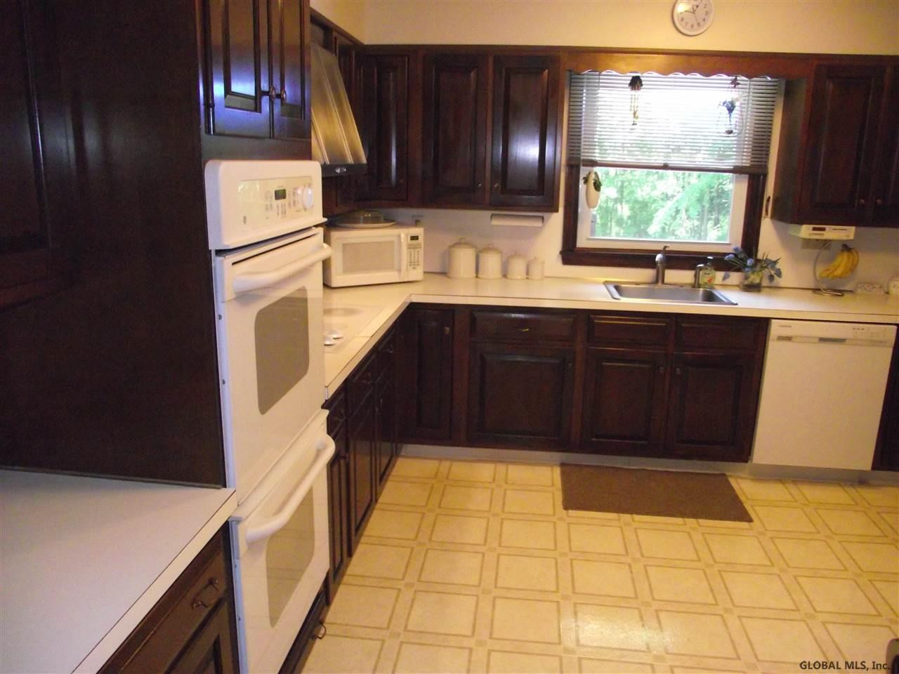 893 Randall Road Niskayuna, NY 12309 - Photo 9 of 23 Photo 9
