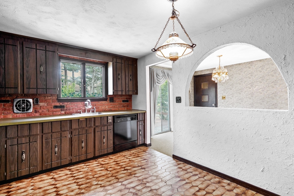 26 Leon Road Holbrook, MA 02343 - Photo 10 of 38