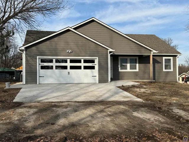 $349,000 | 406 Yuba Street, Burlington, KS 66839