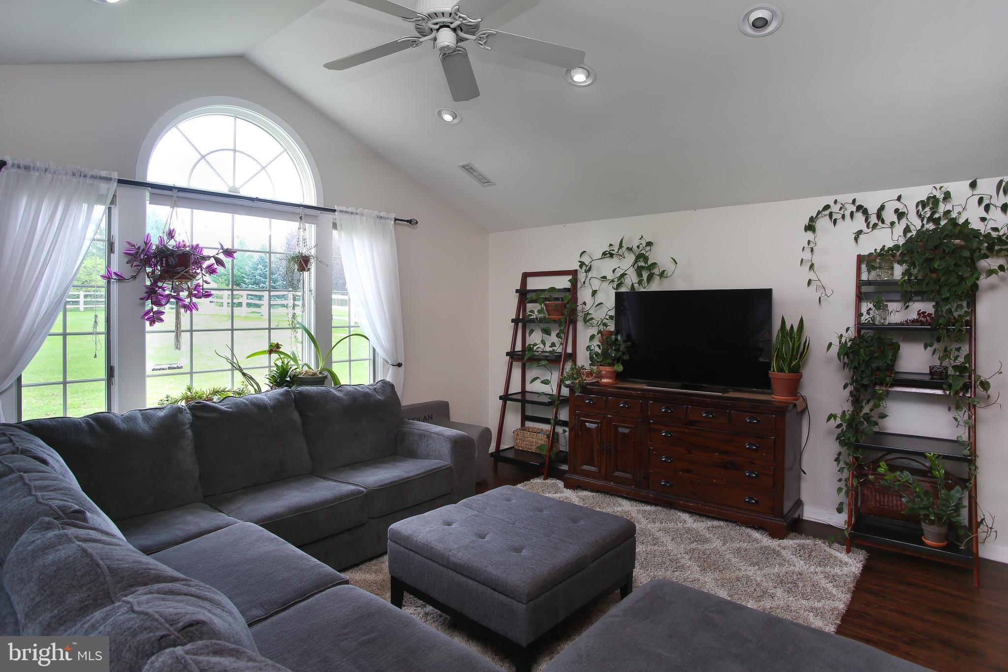 171 Elephant Road Dublin, PA 18917 - Photo 6 of 30 Living Room
