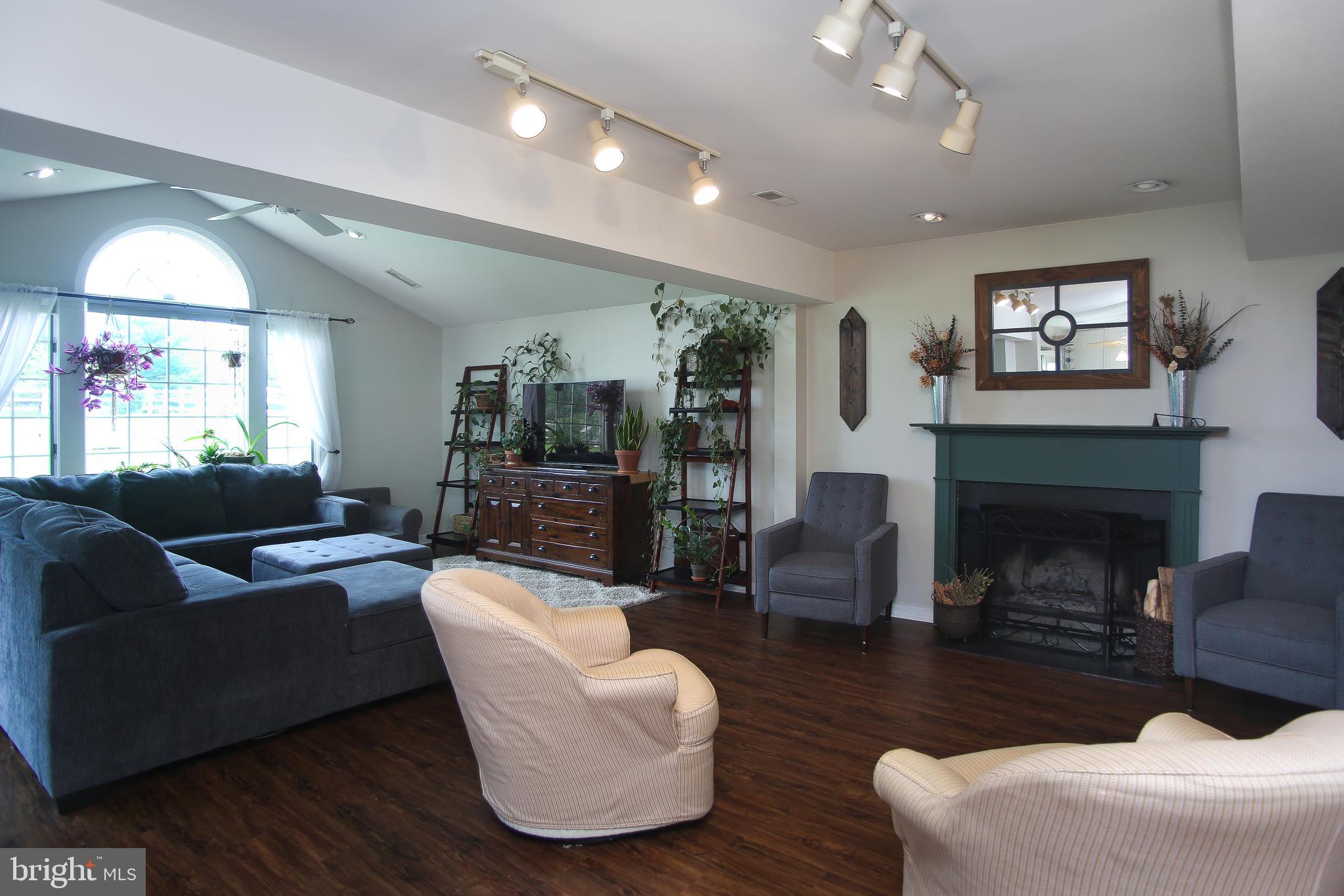 171 Elephant Road Dublin, PA 18917 - Photo 7 of 30 Living Room