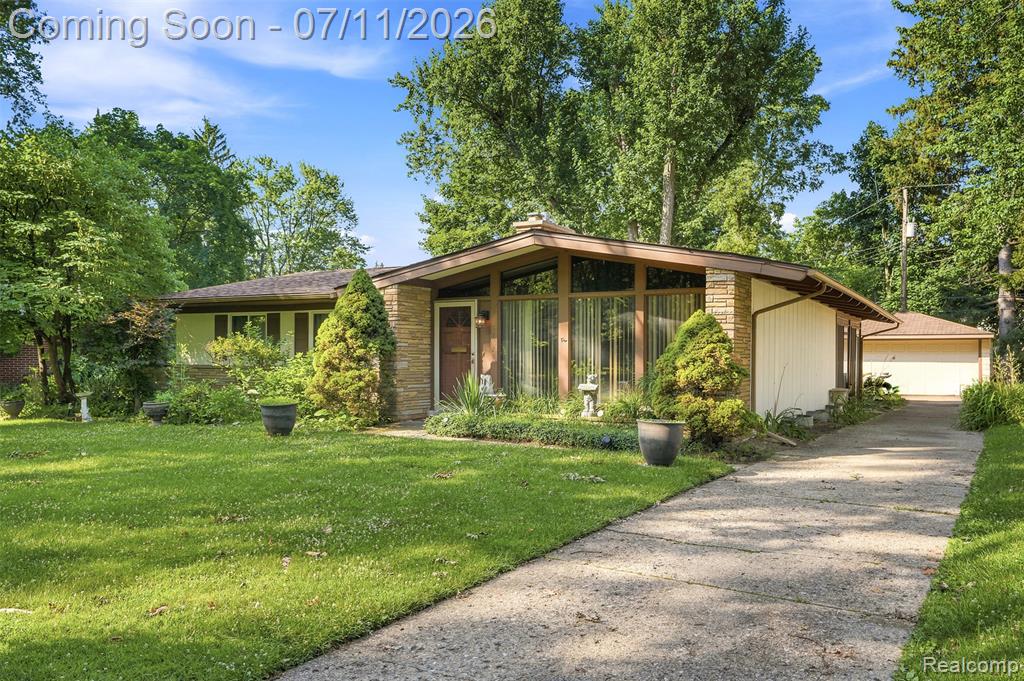 27679 Spring Arbor Drive Southfield, MI 48076 - Photo 2 of 31