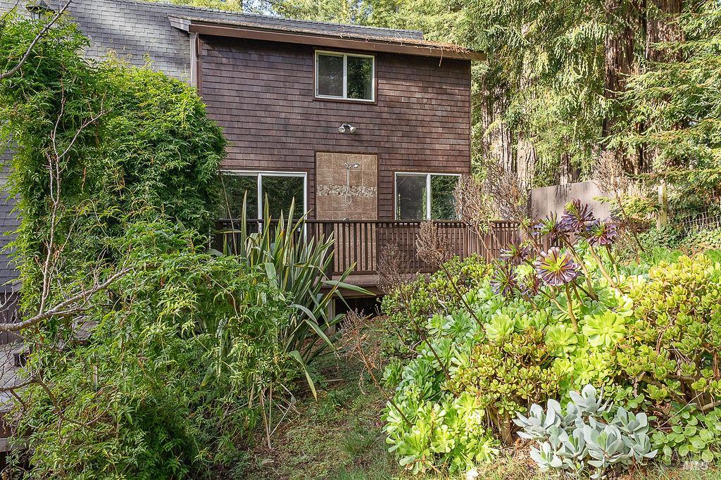 46151 Pacific Woods Road Gualala, CA 95445 - Photo 19 of 25 front view of a house with a small yard