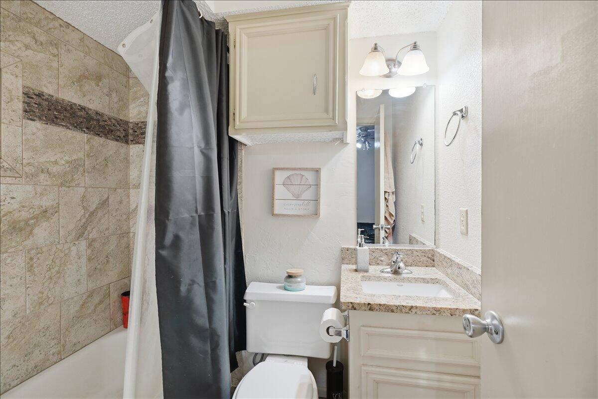 4745 2nd Street Lubbock, TX 79416 - Photo 10 of 16 Primary Bathroom