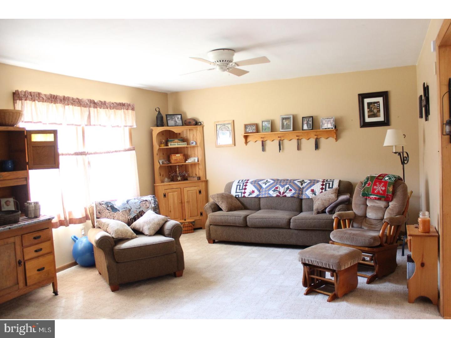 50 Williams Road Pilesgrove, NJ 08098 - Photo 2 of 14 Living Room