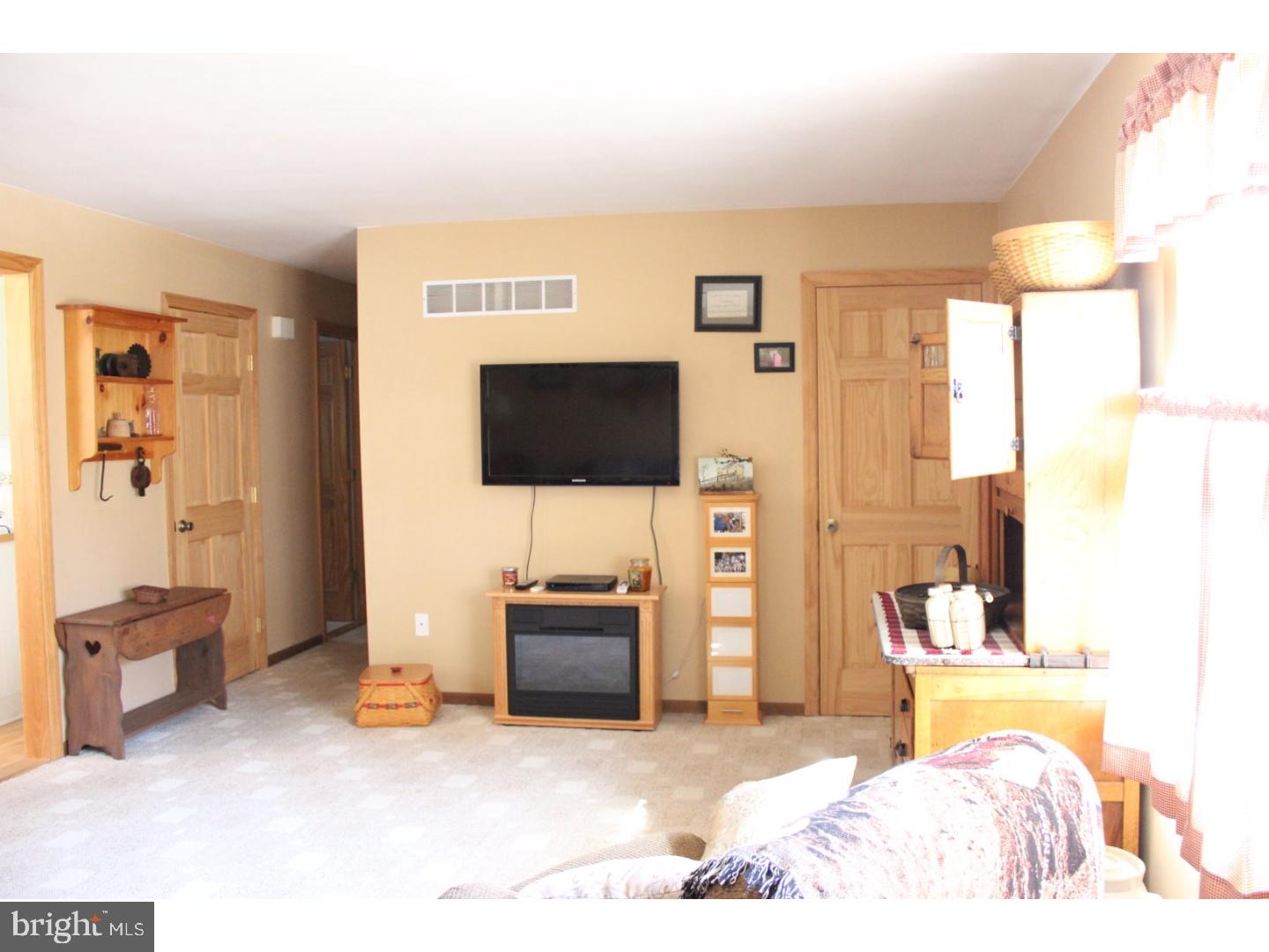 50 Williams Road Pilesgrove, NJ 08098 - Photo 3 of 14 Living Room
