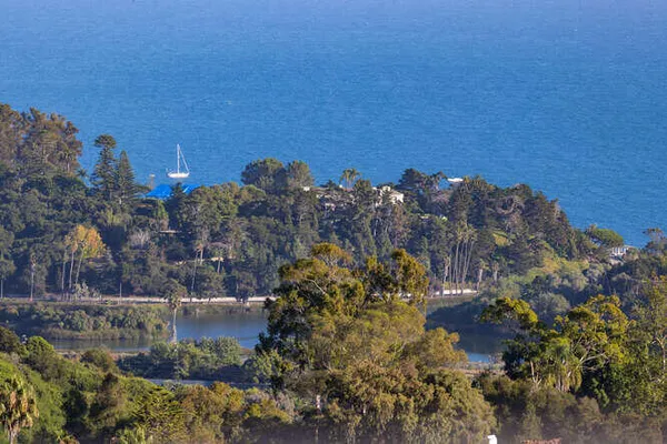 a view of a houses with a yard