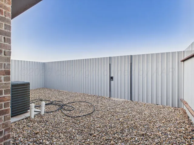a view of a livingroom with furniture