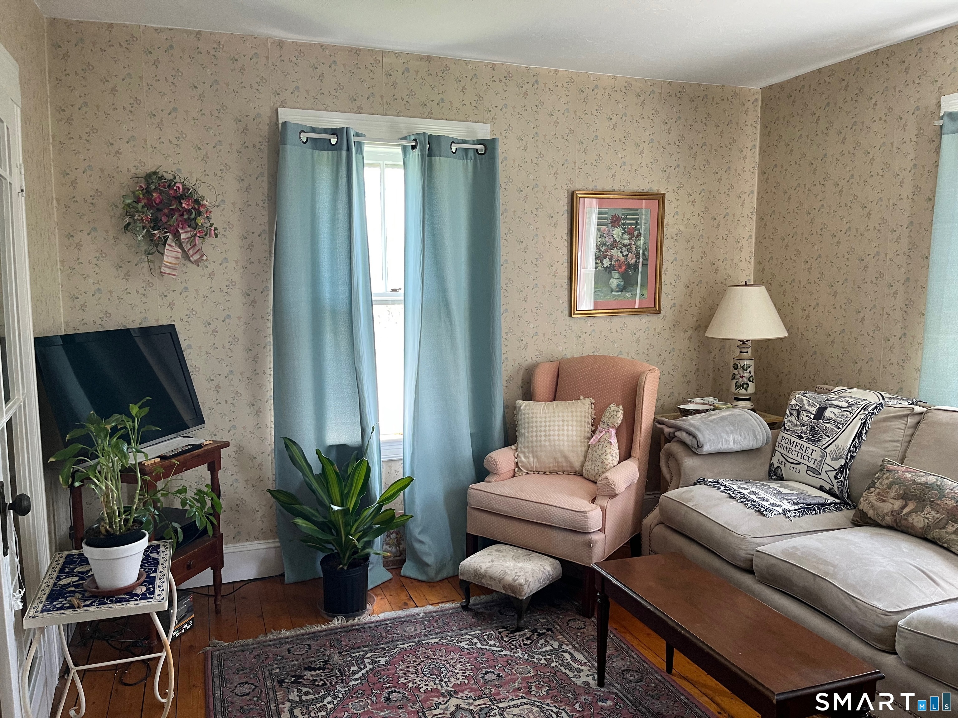 18 Addison Street Putnam, CT 06260 - Photo 16 of 33 unit 2 living room