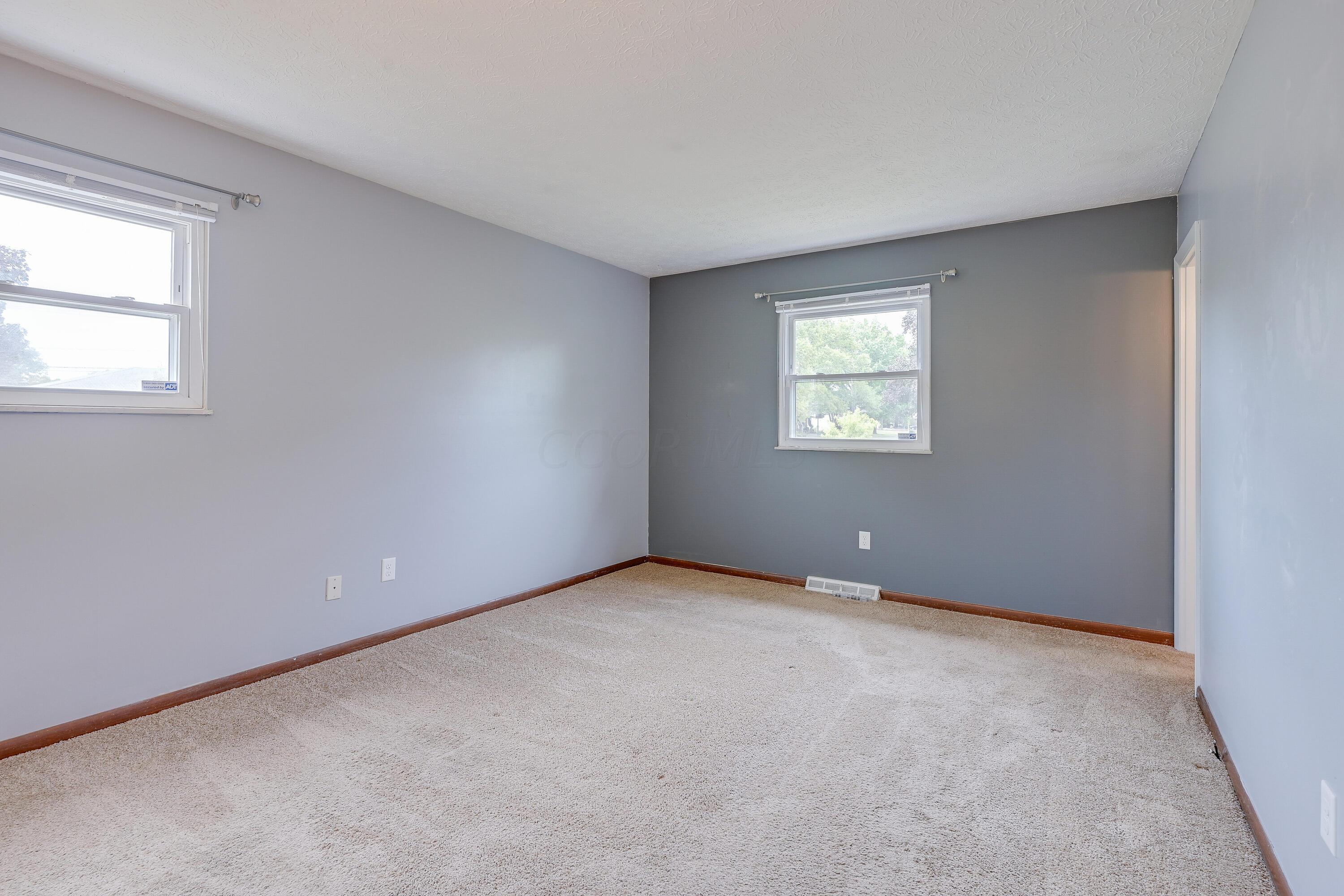 5383 Pine Bluff Road Columbus, OH 43229 - Photo 14 of 32 Primary Bedroom