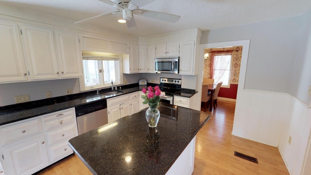 347 Common Street Walpole, MA 02081 - Photo 5 of 16 Gallery Image 5