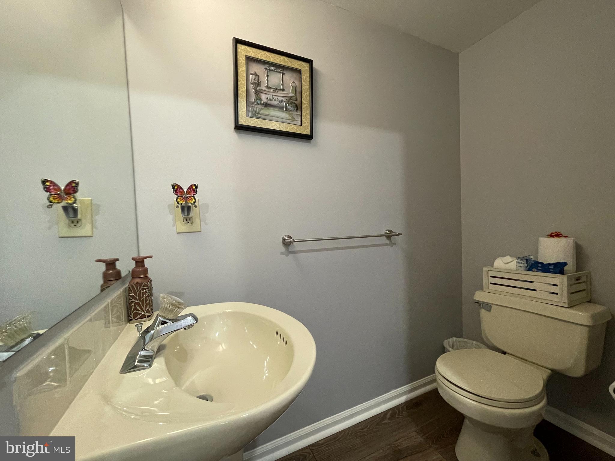 102 Springcress Drive Delran, NJ 08075 - Photo 20 of 50 a bathroom with a sink and a toilet