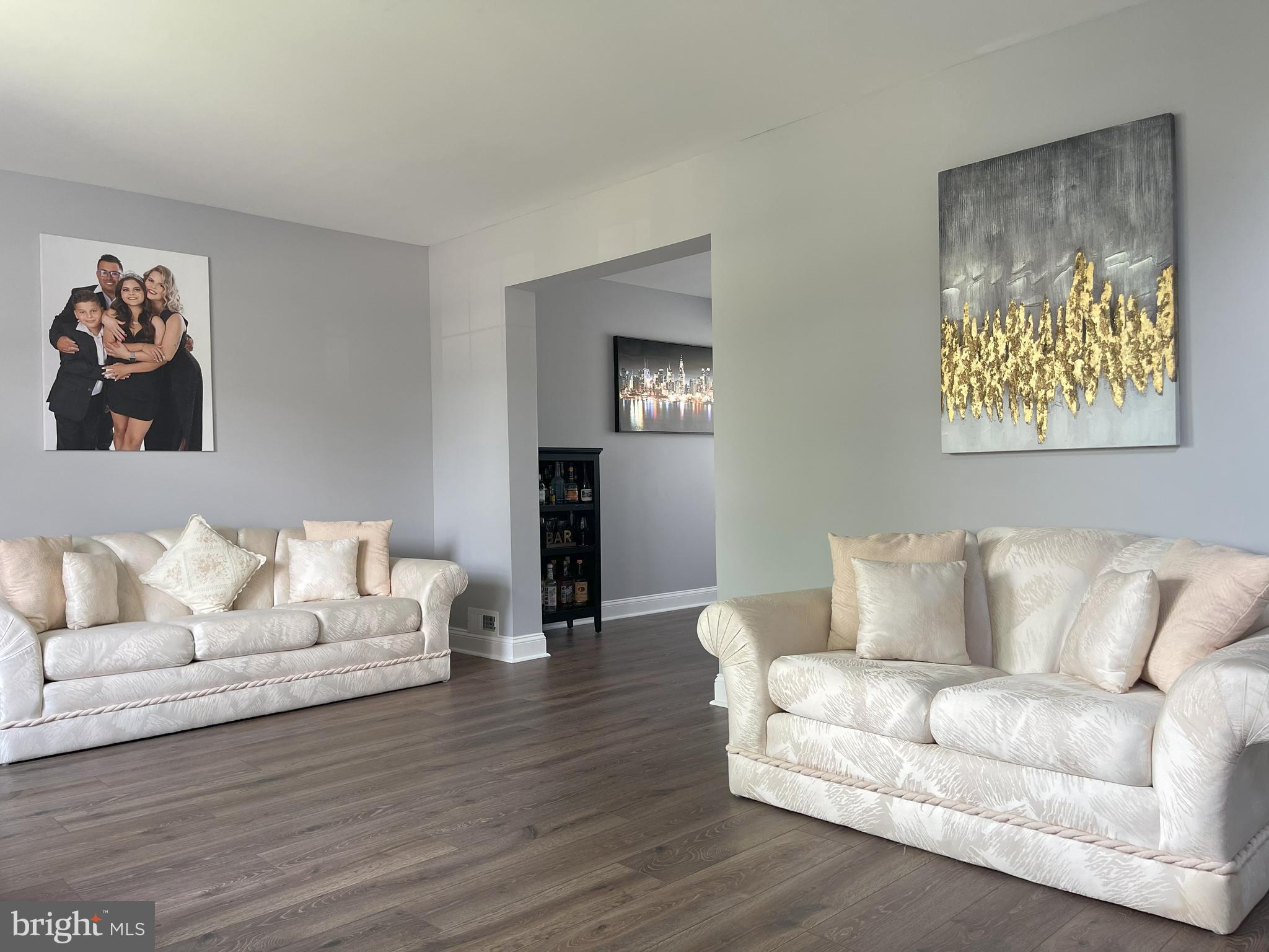 102 Springcress Drive Delran, NJ 08075 - Photo 7 of 50 a living room with furniture and a couch