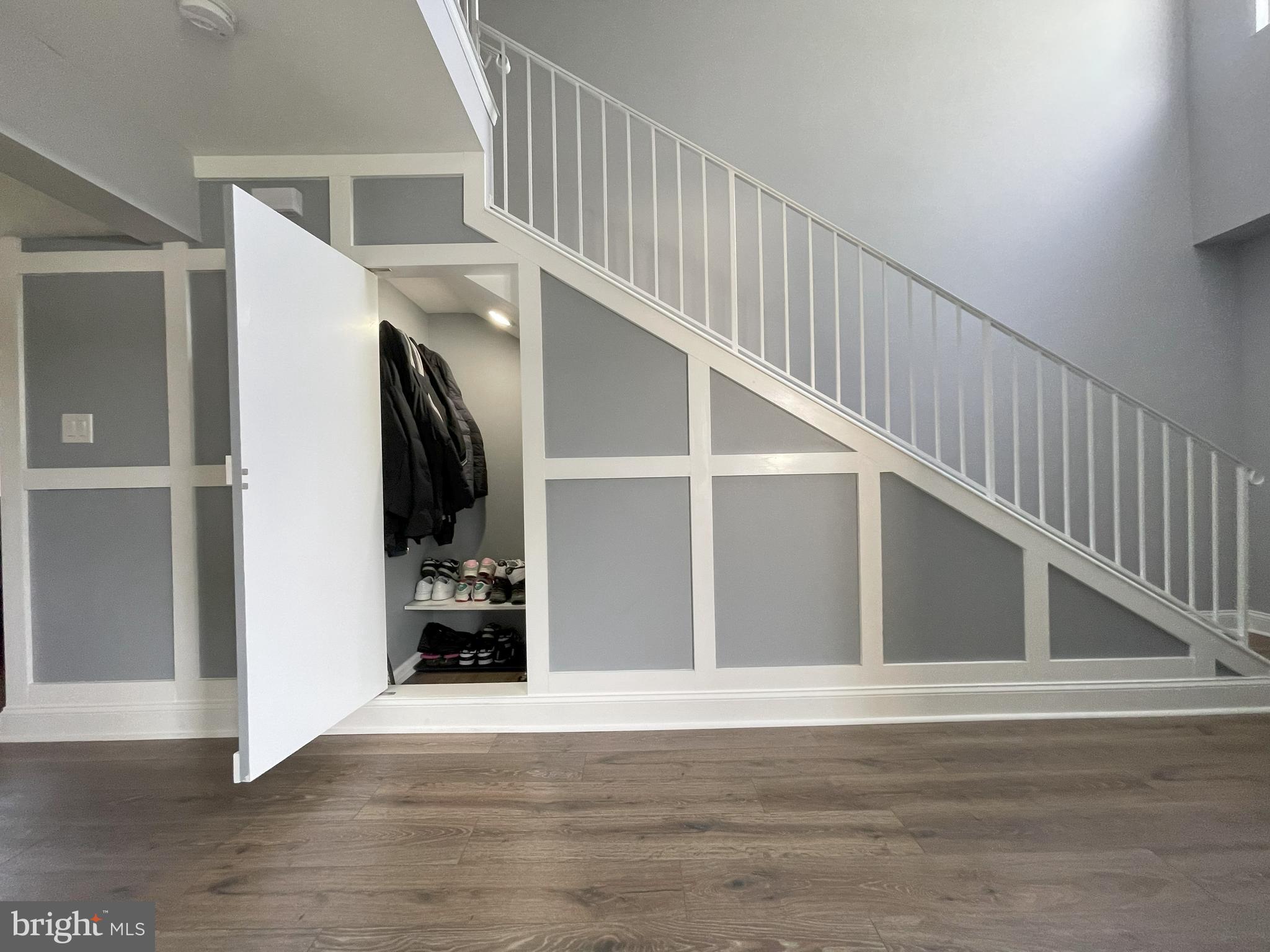 102 Springcress Drive Delran, NJ 08075 - Photo 10 of 50 a view of an entryway with wooden floor